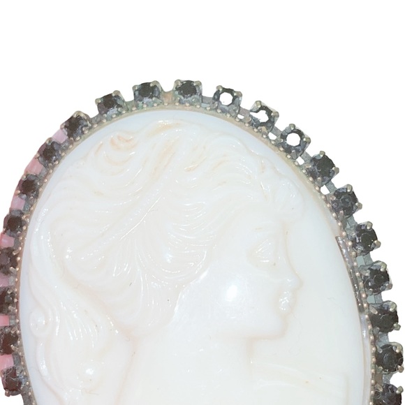 Vintage Oval Cameo Soft Black Rhinestone Frame Pin Brooch - Picture 6 of 8